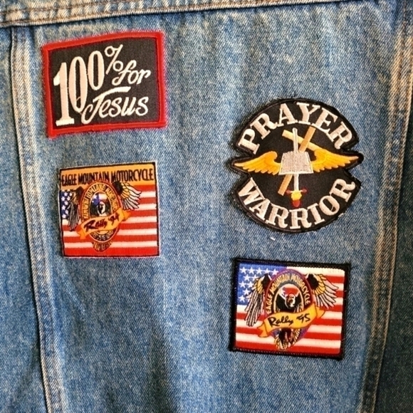 Gap 100% Cotton Denim Jacket with Pins Patches Size Medium - Picture 4 of 11